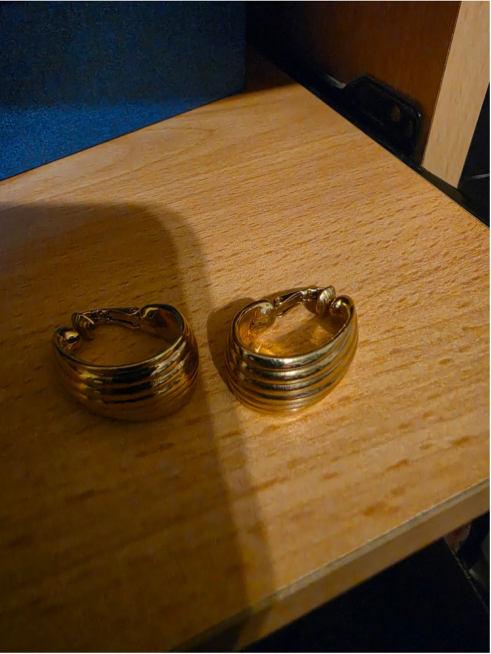 Vintage 1980s Gold Tone Ribbed Half Hoop Clip On Earrings Chunky Unsigned